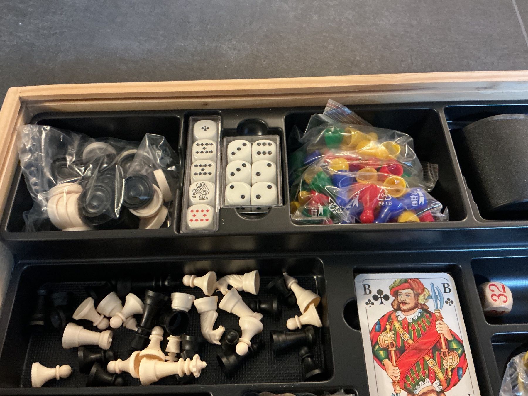 Giochi: Brettspiel / 200 Spiele – Nuovo (secondo la descrizione) da Horw venduto da adler65 7