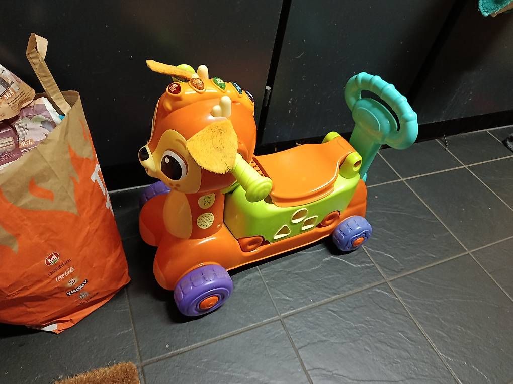 Fahrzeuge für Kinder: Ensemble trotteur combiné trottinette  – Gebraucht aus Avully von cro_dh8v