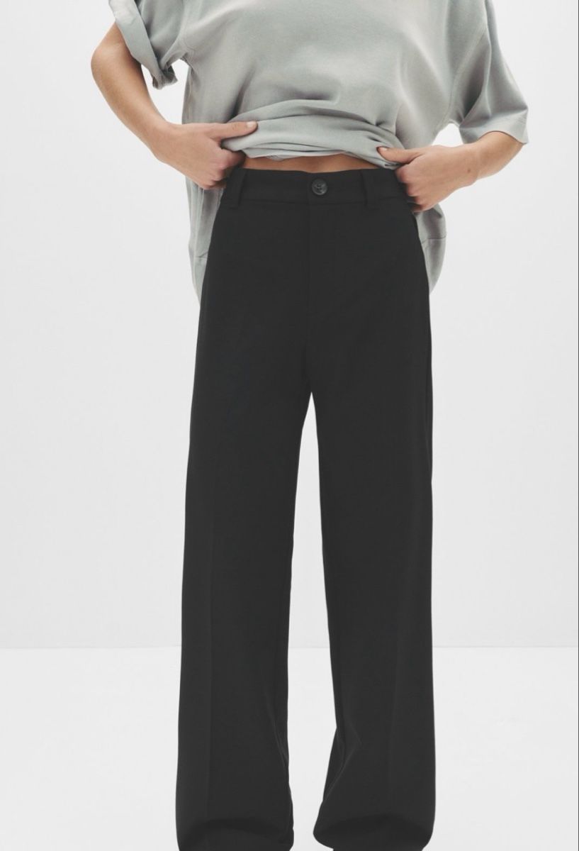 Pull&Bear Pantaloni: Pull & Bear black high-waisted wide-leg trousers  – Usato da Zürich venduto da ele_cj6q