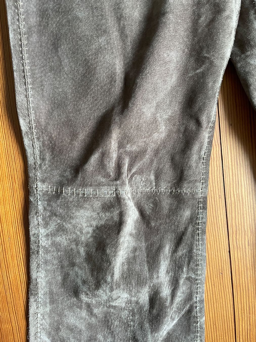 Pantaloni: Vintege Suede leather 00s pants – Usato da Zürich venduto da lulu_c 5