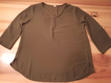 Olivgrüne Bluse mit 3/4 Ärmel, ideal für den Frühling!