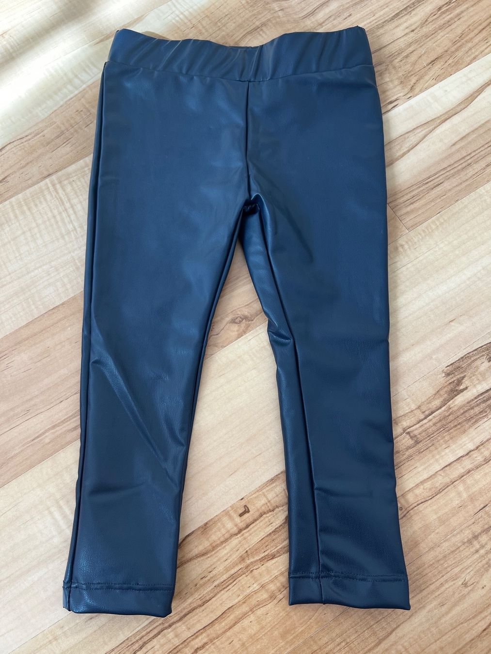 Calze & Collant: Leggins, Mädchen, 92, WE, Lederimitat, neu – Nuovo (secondo la descrizione) da Wilen b. Wil venduto da carpediem25