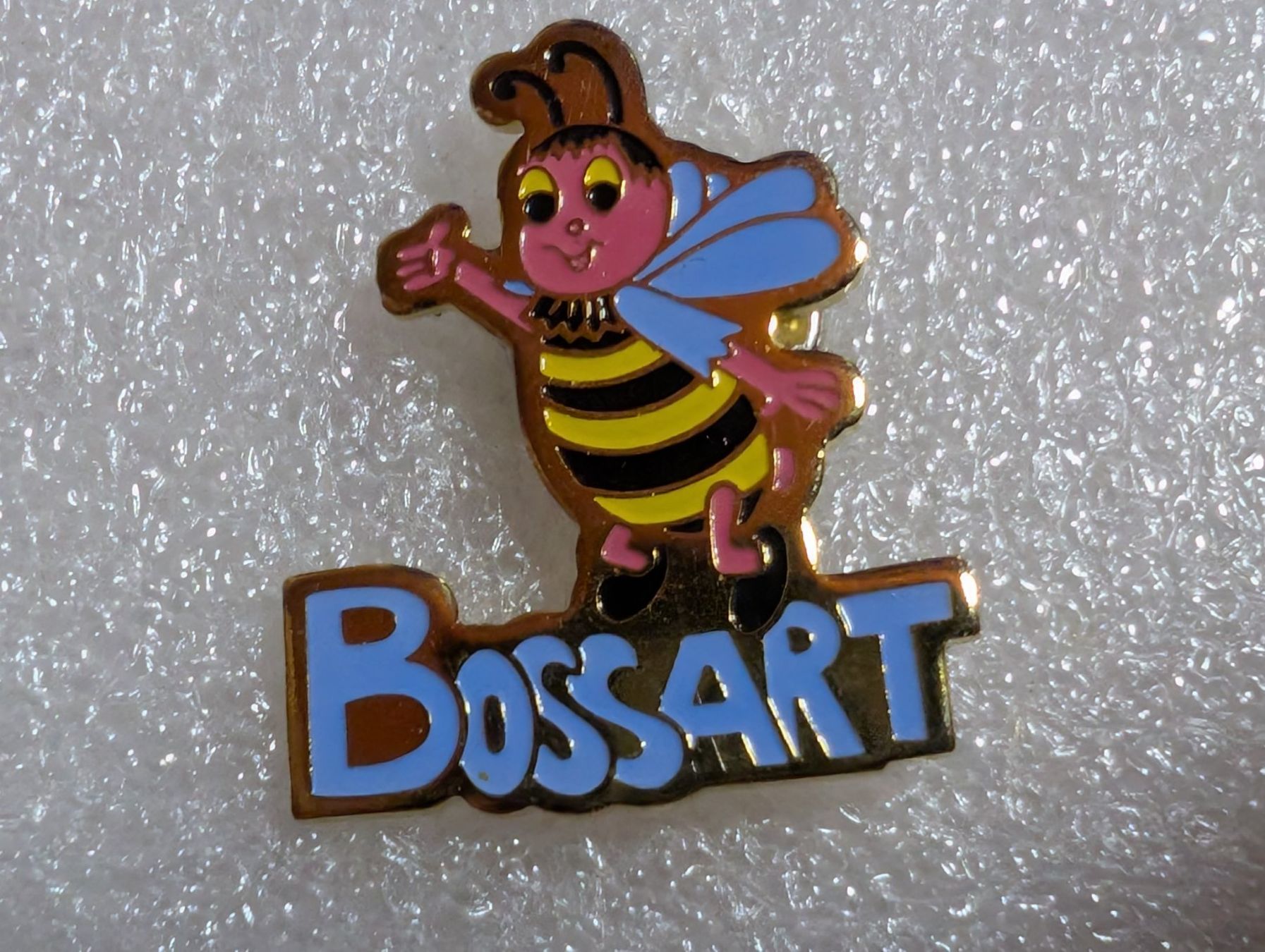 Plaketten & Abzeichen: Ansteckpin 246: Bossart – Gebraucht aus Oppligen von Pin-Fall-Shop