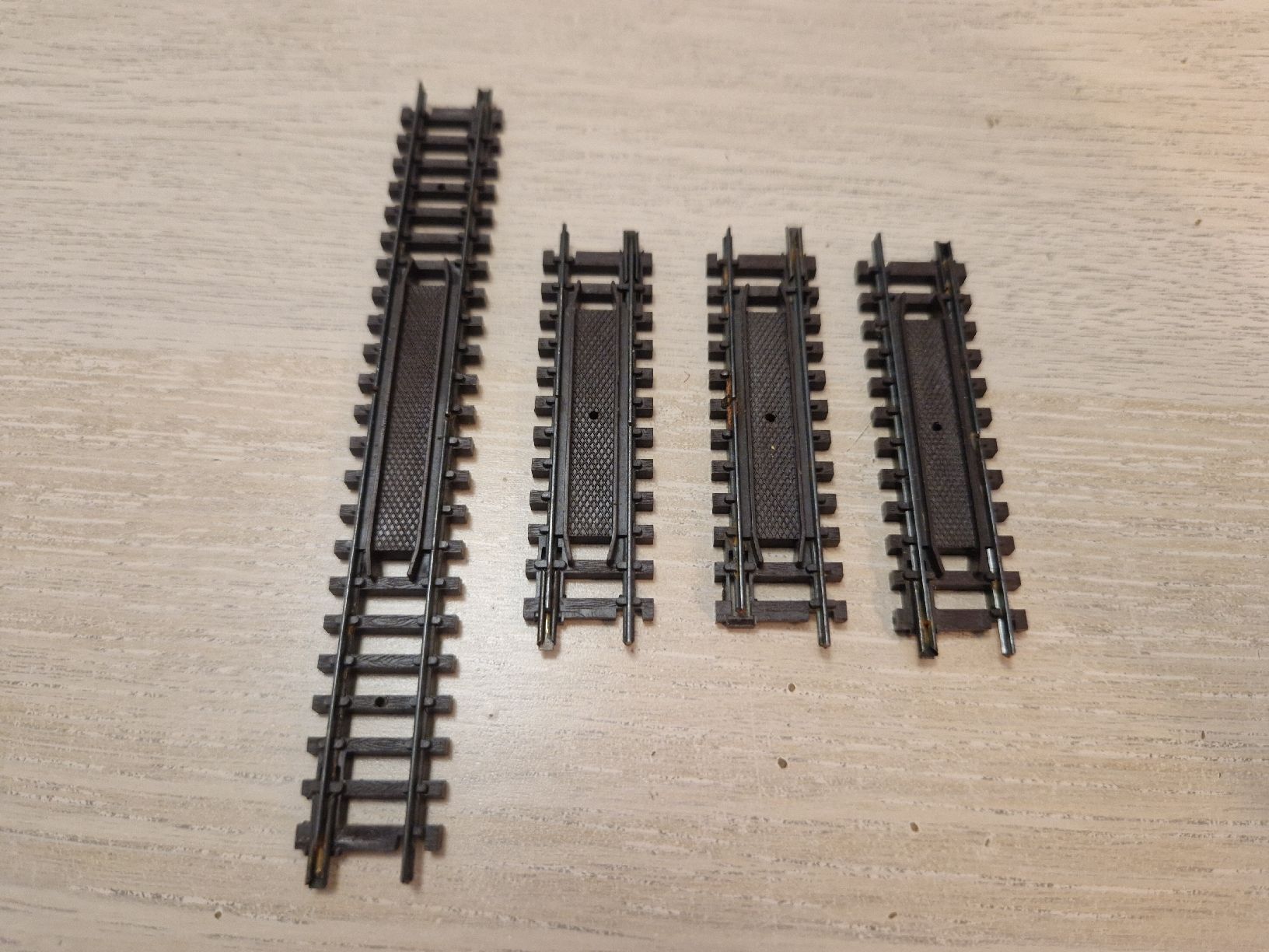 Arnold Modellini di ferrovie: Arnold N 4 x Trenngleis – Usato da St-Aubin-Sauges venduto da tantome
