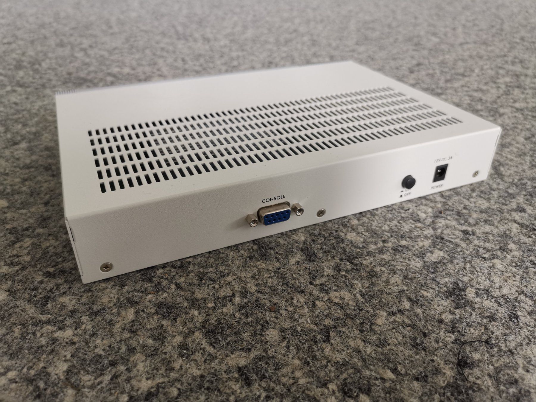 Firewall: ZyXEL WLAN-Controller NXC2500 + 2x Access Point – Usato da Zürich venduto da L-and-A 3