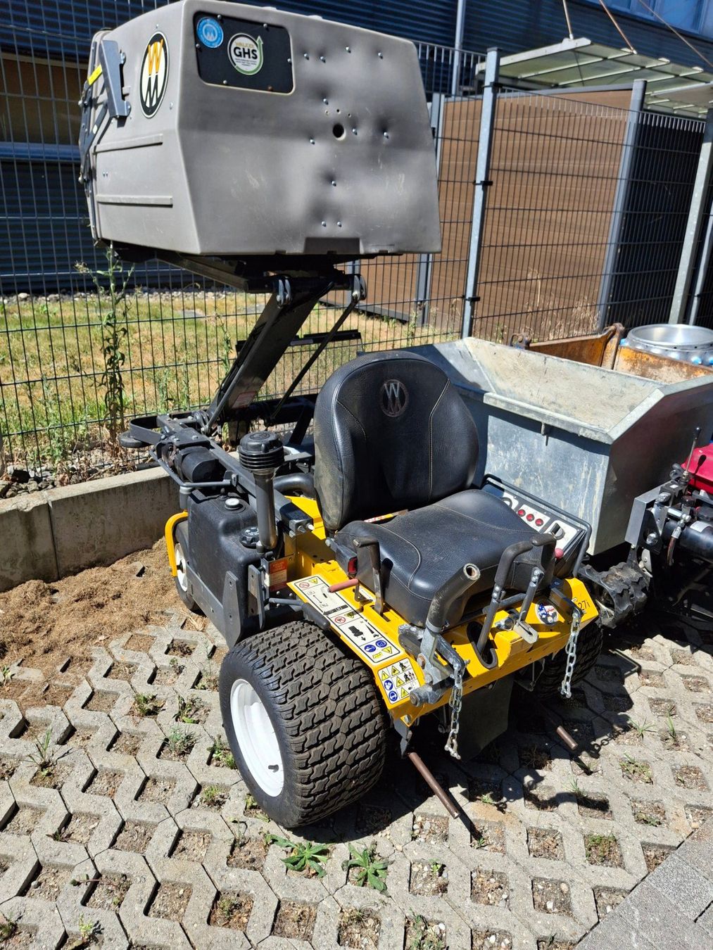 Tondeuses à gazon: Walker T27i Ohne Mähwerk – D'occasion à Sutz par Shop_LehmannGT