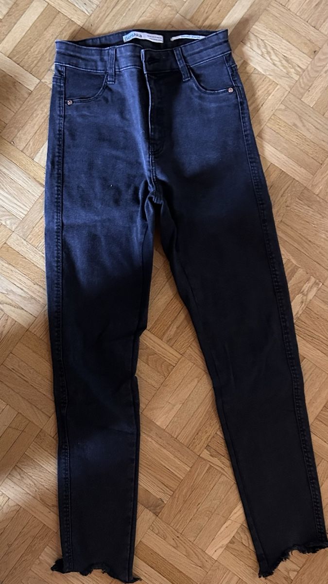 Bershka Jeans: Bershka Black High-Waisted Jeans – Usato da Glattbrugg venduto da Lara_G06