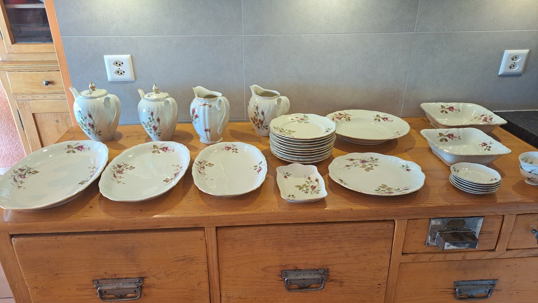 Rosenthal Geschirrsets: Vaisselle Rosenthal Moosrose – Gebraucht aus Neuchâtel von Forestmanz