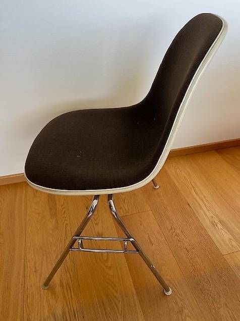 Vitra Sedie: Vitra Eames chair, Fiberglas, Farbe Braun – Usato da Reinach BL venduto da high-speed 1