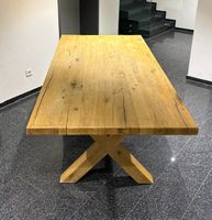 Esstisch aus Eichen-Massivholz