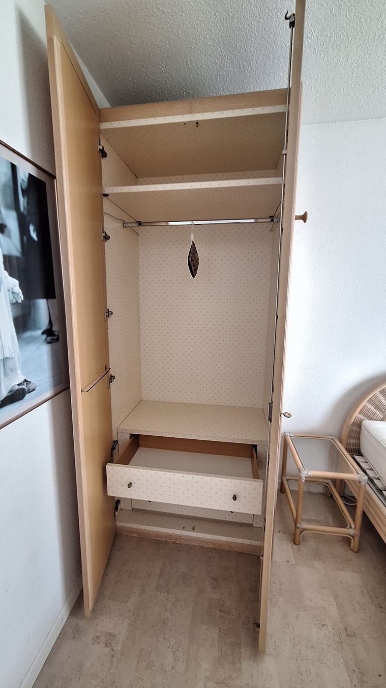 Schränke: Kleiderschrank – Gebraucht aus Goldau von dgh_bwh7 1