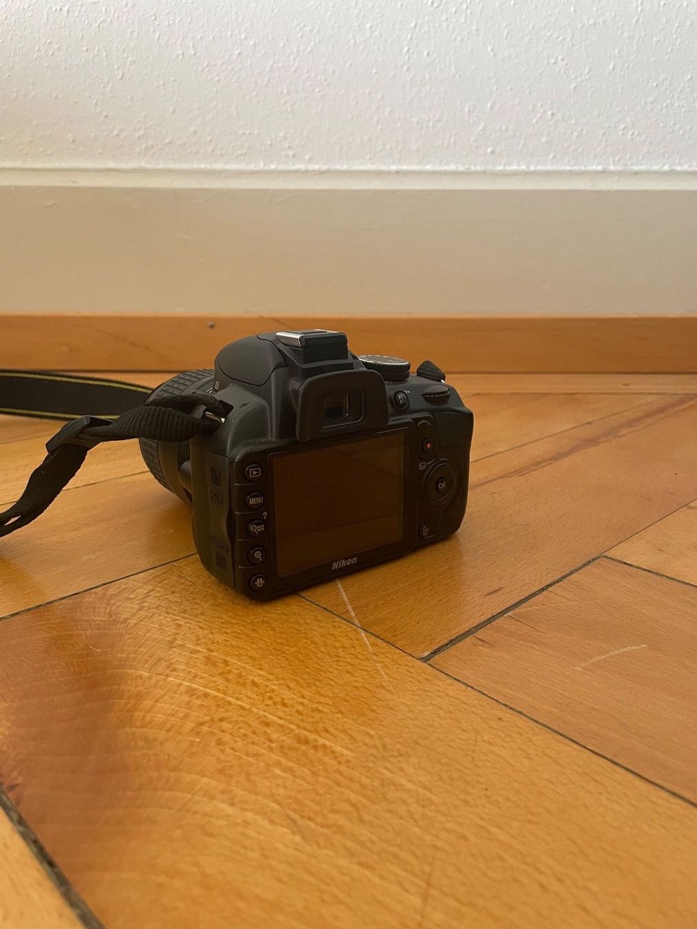 Nikon Appareil photo: Nikon D3100 Double-Zoom-Set – D'occasion à Luzern par challenge1000 1
