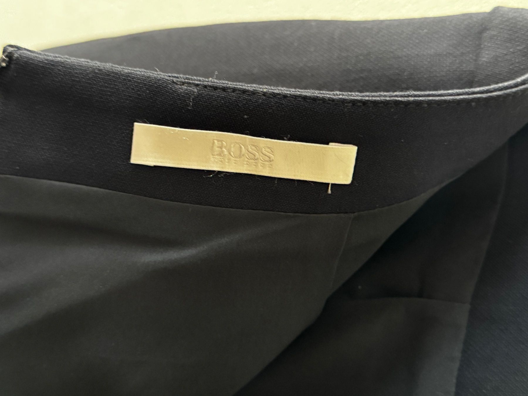Hugo Boss Gonne: BOSS navy blue skirt size 40 – Usato da Uetikon am See venduto da kar_r6xq 2