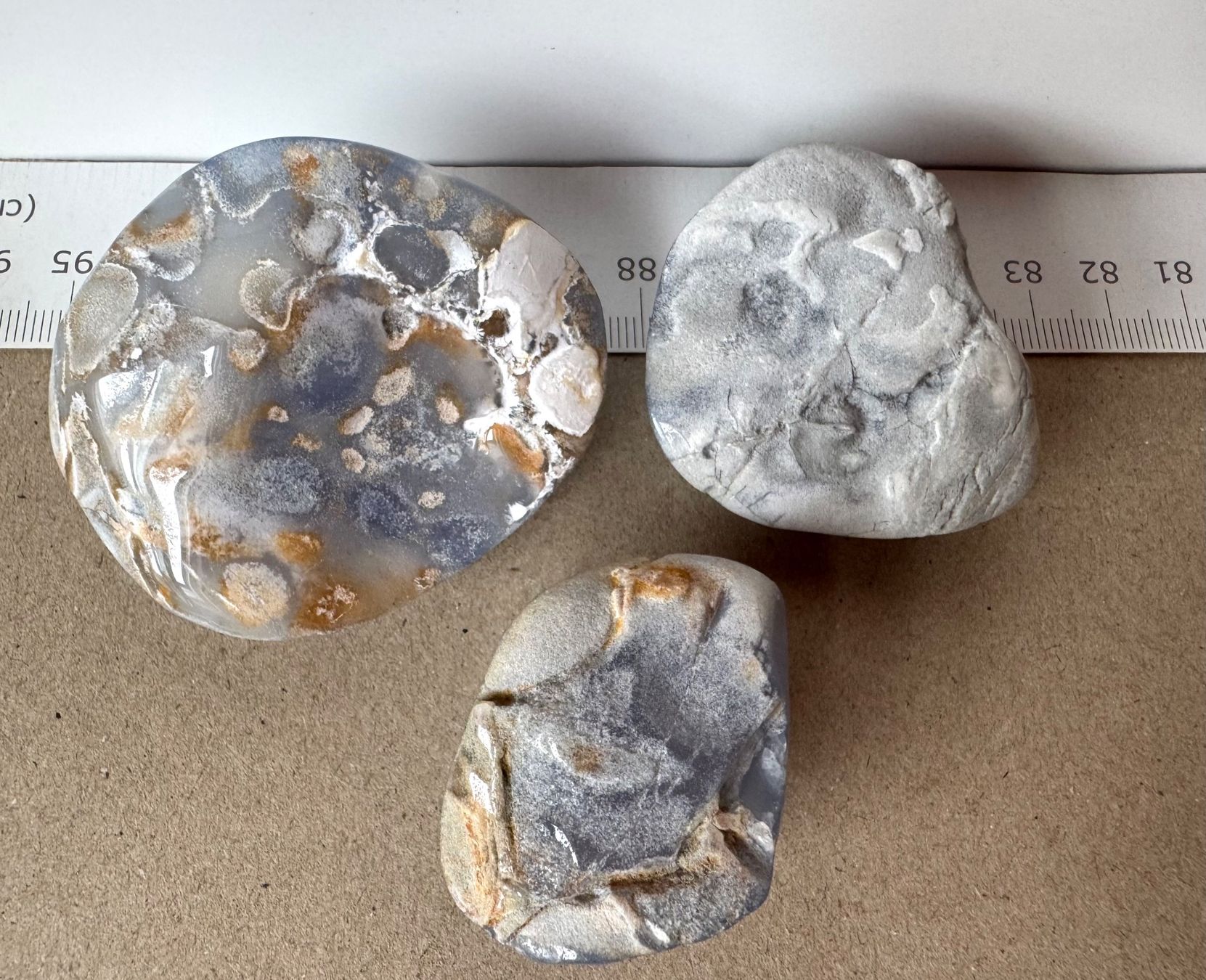 Pietre preziose: Calzedon    top Sammlung  wunderschön poliert 3Stk – Nuovo e nell'imballaggio originale da Leuggern venduto da gemshow 3