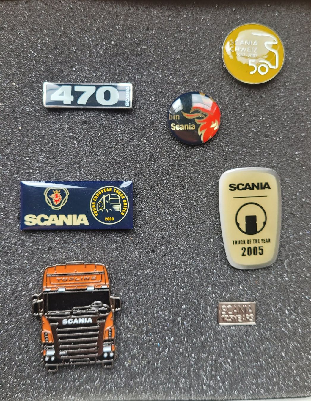 Scania Plaketten & Abzeichen: SCANIA Pin Sammlung – Neu und originalverpackt aus Fisibach von  5