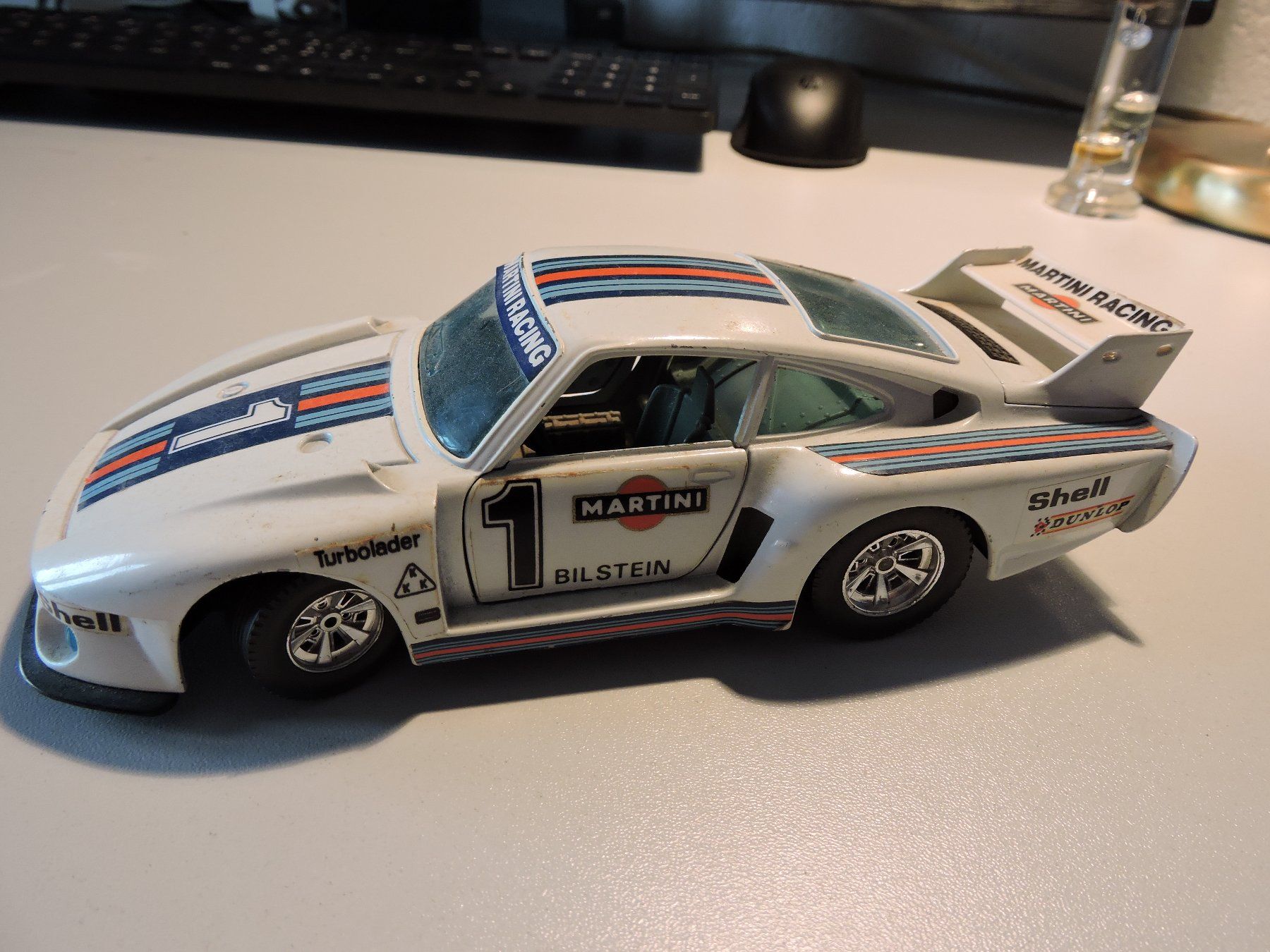 Porsche Modellautos: Burago Porsche 935 Martini Racing 1:24 – Gebraucht aus Hauptwil von Borusse01 5