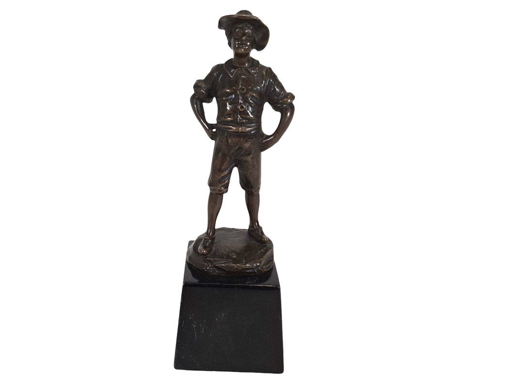 Skulpturen & Statuen: Braune patinierte Knaben-Bronzefigur – Gebraucht aus Wil SG von Restwert_Wil