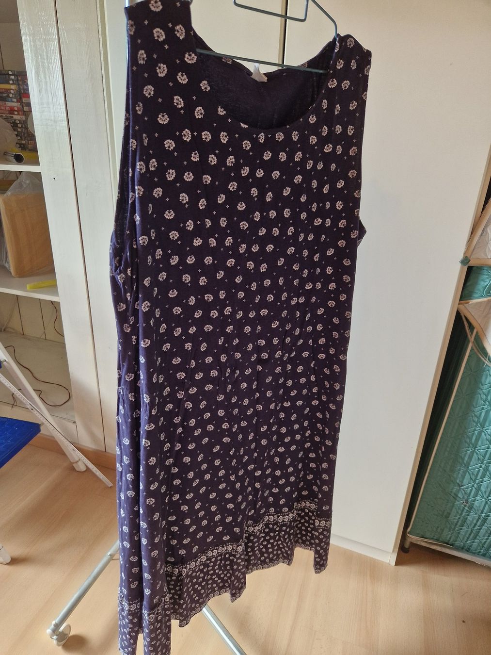 Kleider: Kleid Dunkel Blau mit Weiss gemustert – Gebraucht aus Niederbipp von Trude04 1