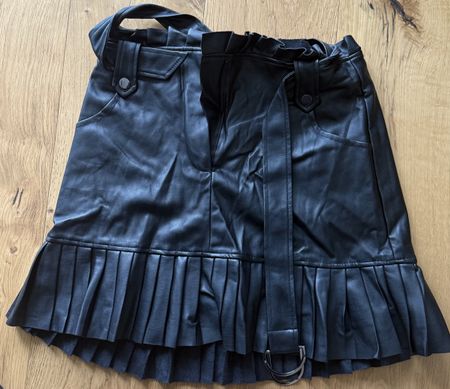 Stylish black leather skirt Zara in M
