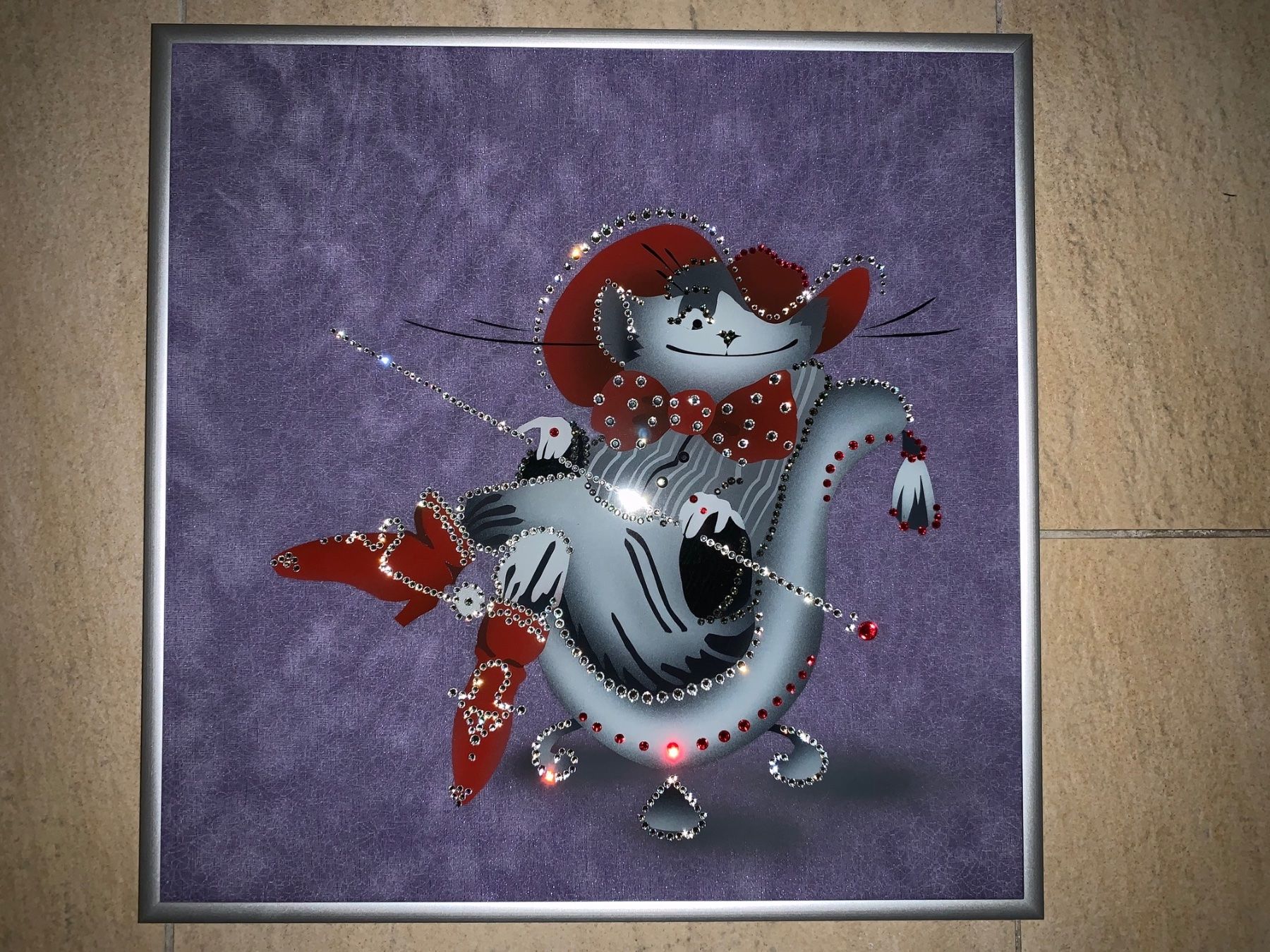 Swarovski Tutte le decorazioni: Tableau avec cristaux de Swarovski "Chat botté" – Nuovo (secondo la descrizione) da St-Gingolph venduto da GoldenKeys 1