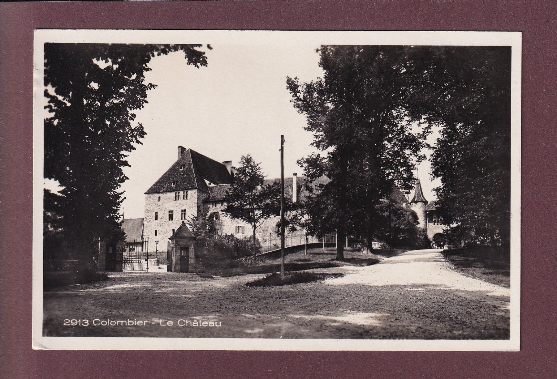 Cartoline postali: COLOMBIER - Le château - 1933 Feldpost – Usato da Pully venduto da nicecards