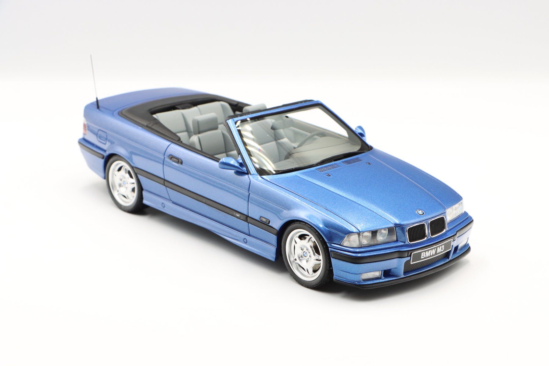 BMW Modellini d'auto: BMW M3 E36 Cabriolet 1995 1:18 Otto Models – Nuovo e nell'imballaggio originale da Bühl b.Aarberg venduto da modelldiecast 8