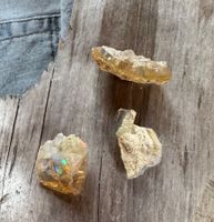 OPAL 3 x   roh    aus Welo-Mine   Regenbogen Farben  NATURE