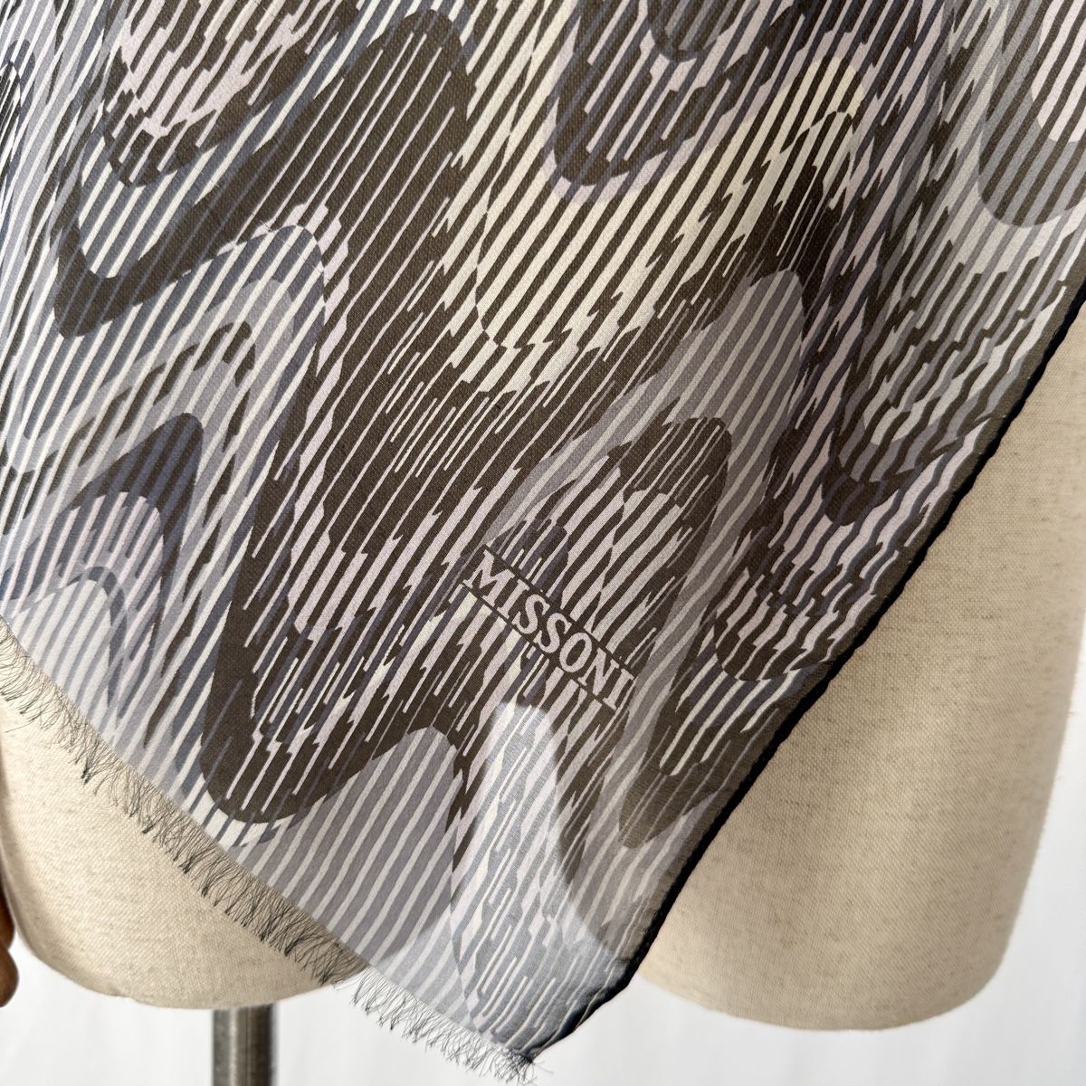 Missoni Foulard & Sciarpe: MISSONI Silk Scarf – Nuovo (secondo la descrizione) da Emmen venduto da Avviivva_Com2023 1