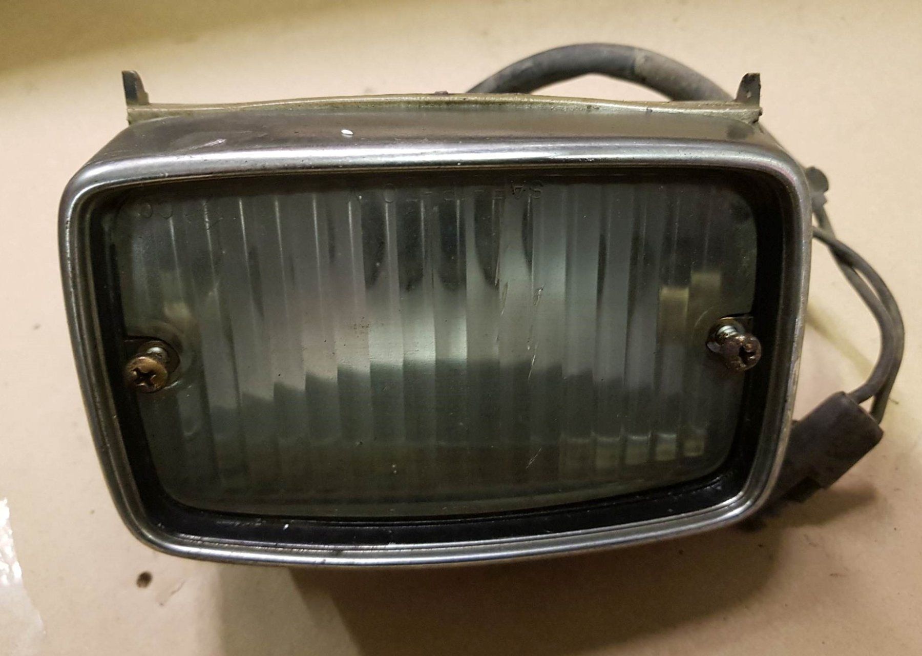 Chrysler Tutti pezzi di ricambio auto: Chrysler Valiant, Lampen im Grill – Usato da Niedergösgen venduto da usc_8qc6 1