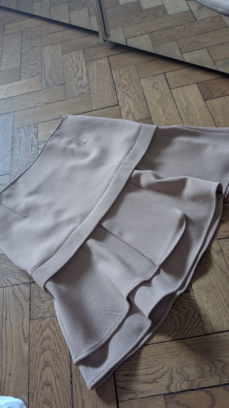 Gonne: Max&Co Beige Ruffle Mini Skirt - Size M – Usato da Zürich venduto da van_hzh7 1