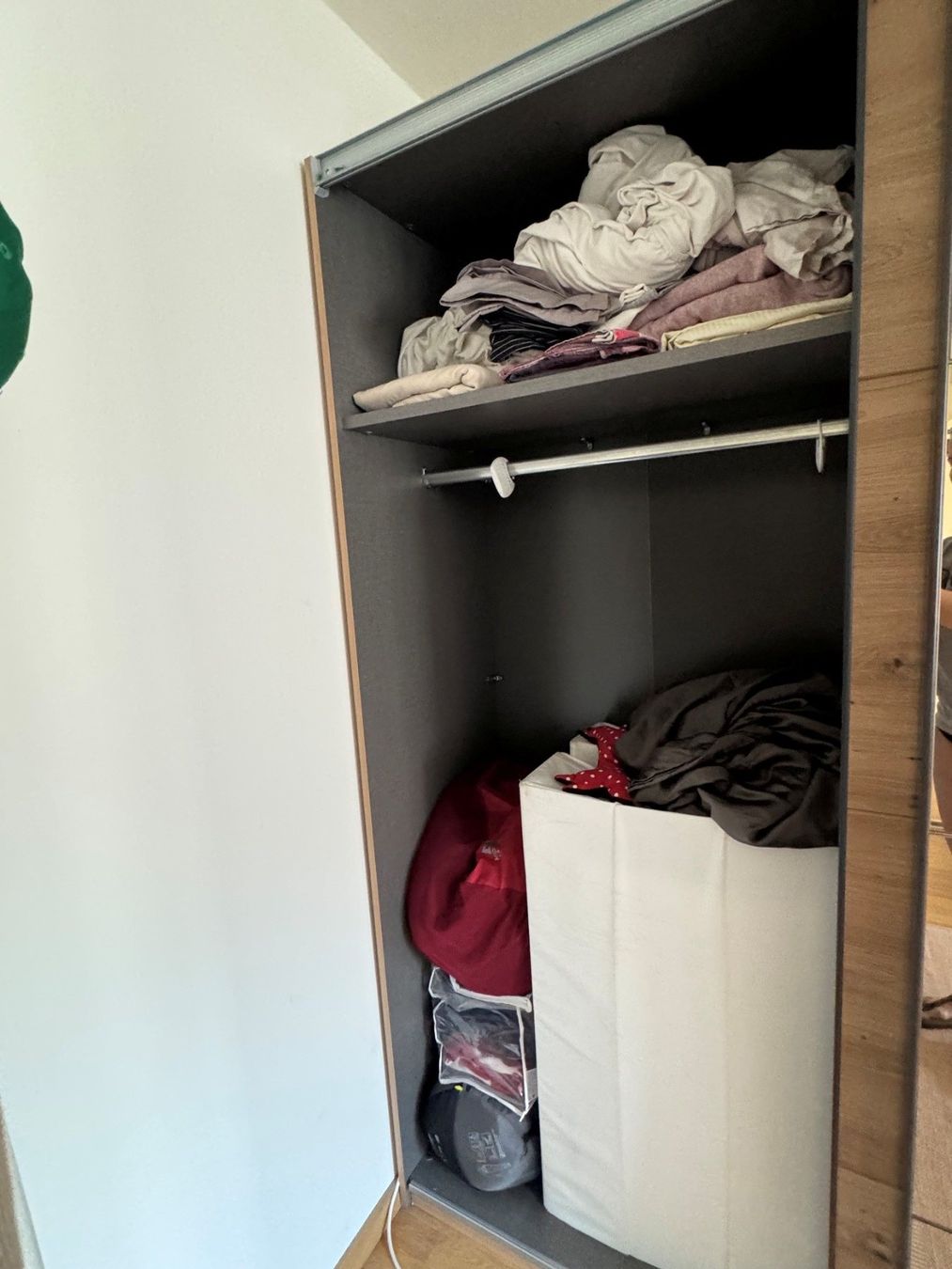 Armadi: Kleiderschrank mit Schiebetüren – Usato da Zug venduto da mar_vz5m 2