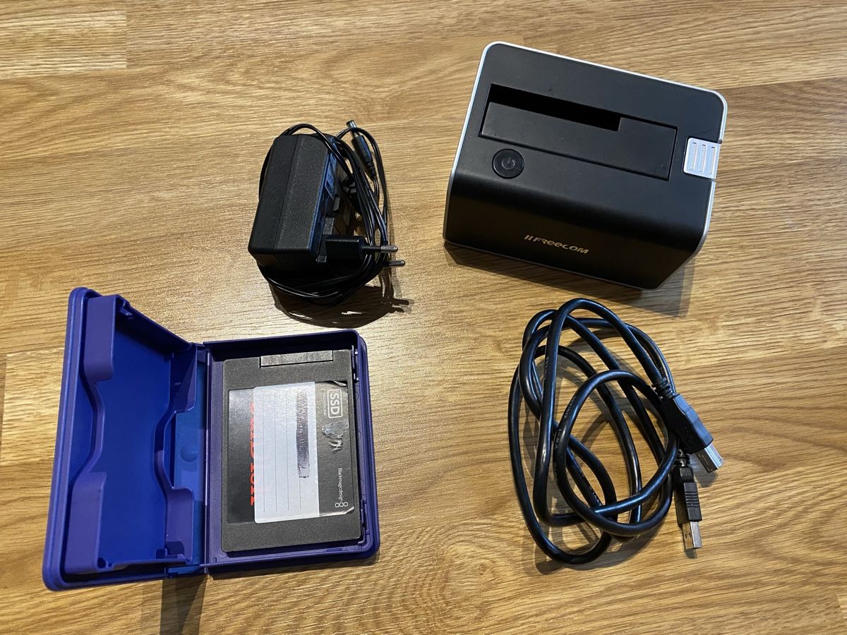 Blackmagic Videocamere: Blackmagic Design Cinema Camera 2,5K + kit Nikon vintage – Usato da Lausanne venduto da Studio529 3