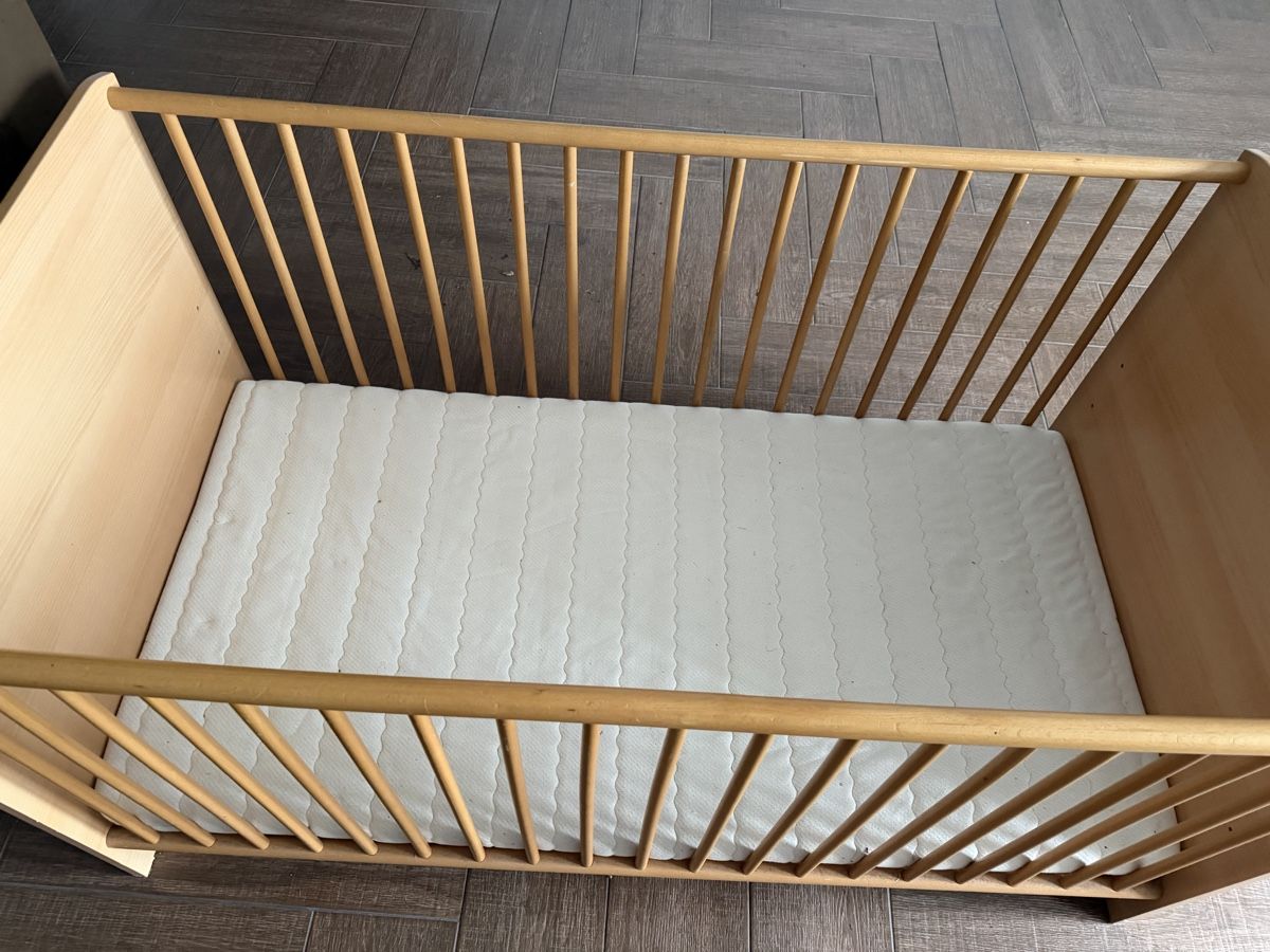 Letti: Lit bébé en bois avec matelas – Usato da Le Landeron venduto da Seraphine3