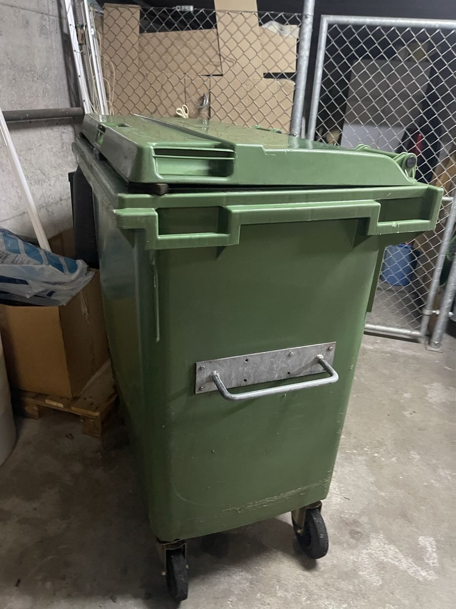 Contenitori edile: Grüncontainer 800L – Usato da bern venduto da Tavola3000 3