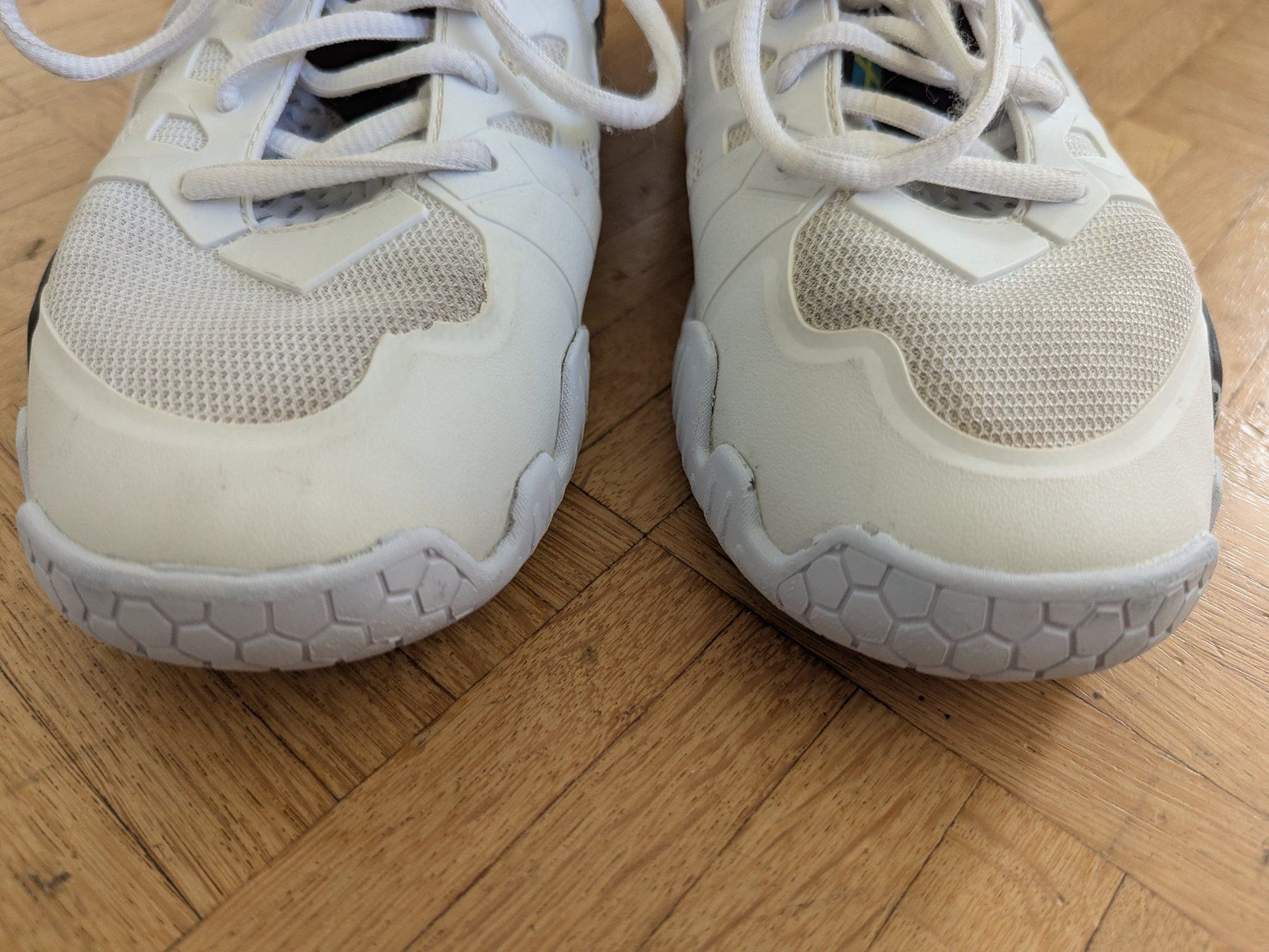 Chaussures hommes: Hallenschuhe Salming Grösse 42 2/3 – D'occasion à Pfäffikon ZH par Pfauwow 1