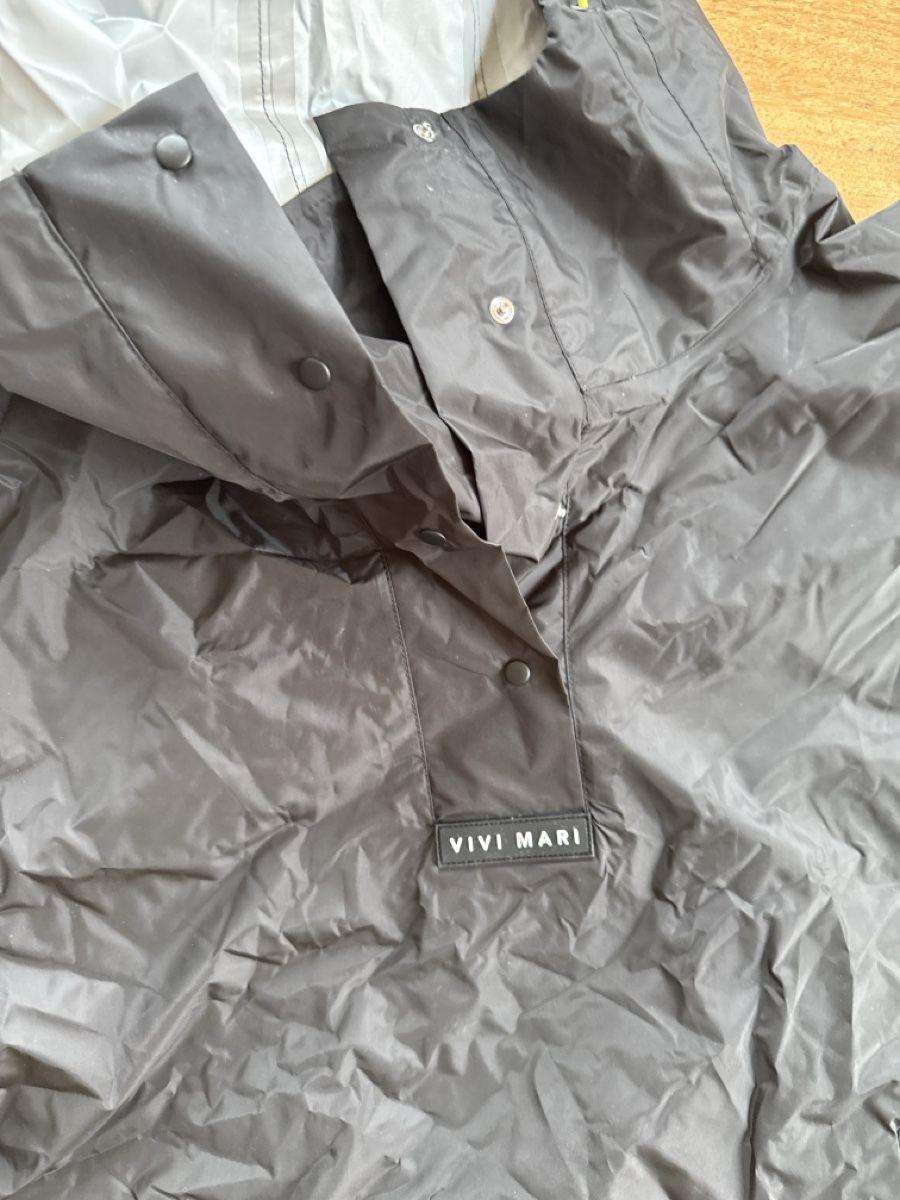 Autres vêtements & accessoires: Vivi Mari Cape – D'occasion à Gibswil par spongii 1