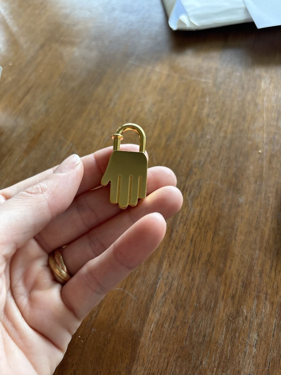 Hermès Ciondoli: Hermès Cadenas Hand Charm, Collector's Item – Usato da Lugano venduto da sar_hz5j 2