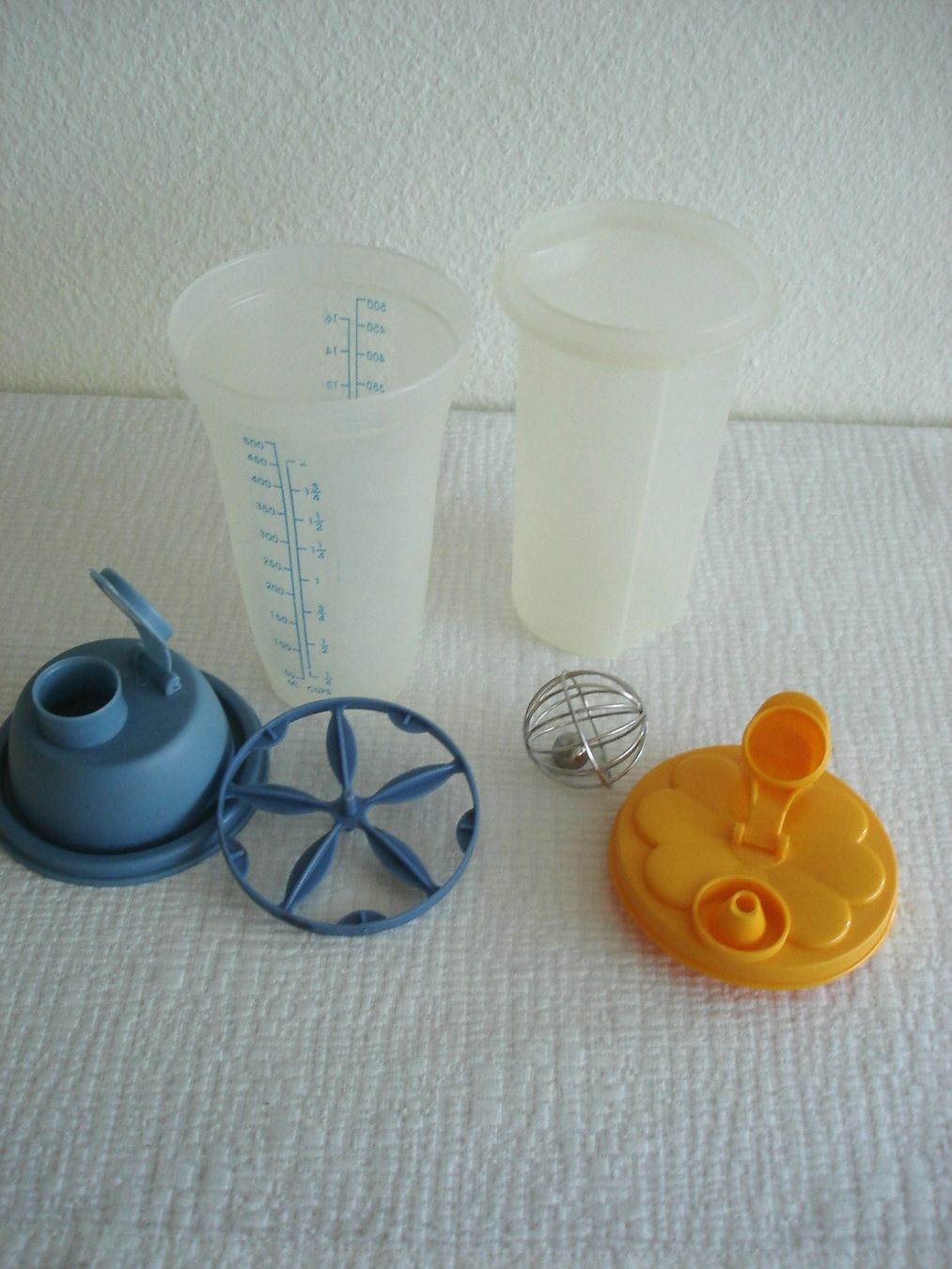 Contenitori & Simili: 2  Schütteln-Behälter/Shaker mit Ausgiesser 500 ml – Usato da Regensdorf venduto da anna059 3