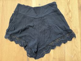 Schwarze Stoff-Shorts,Gr. 10 (38) mit Spitzen-Details, Supré
