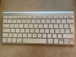 Clavier sans fil pour ordinateur APPLE A1314 (un peu jauni)