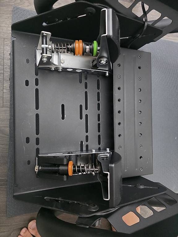 Fanatec Console: Hochwertiges Sim-Racing-Setup – Usato da Bussnang venduto da ER-23.I 2