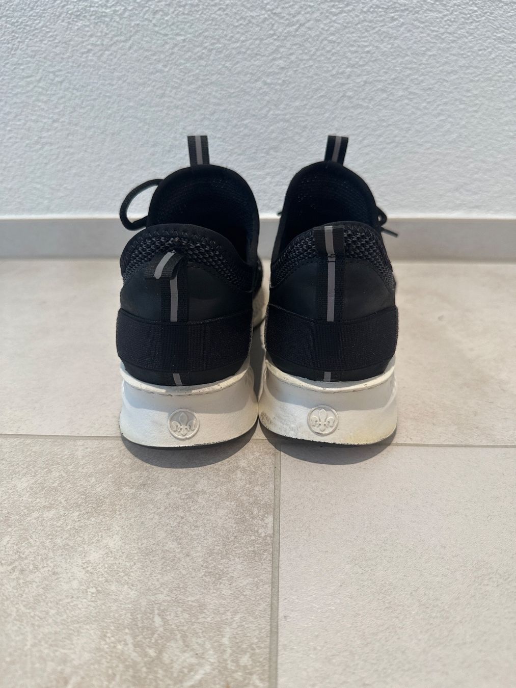 Rieker Scarpe da donna: Rieker Damen Sneaker schwarz – Usato da Zug venduto da Hehe 1