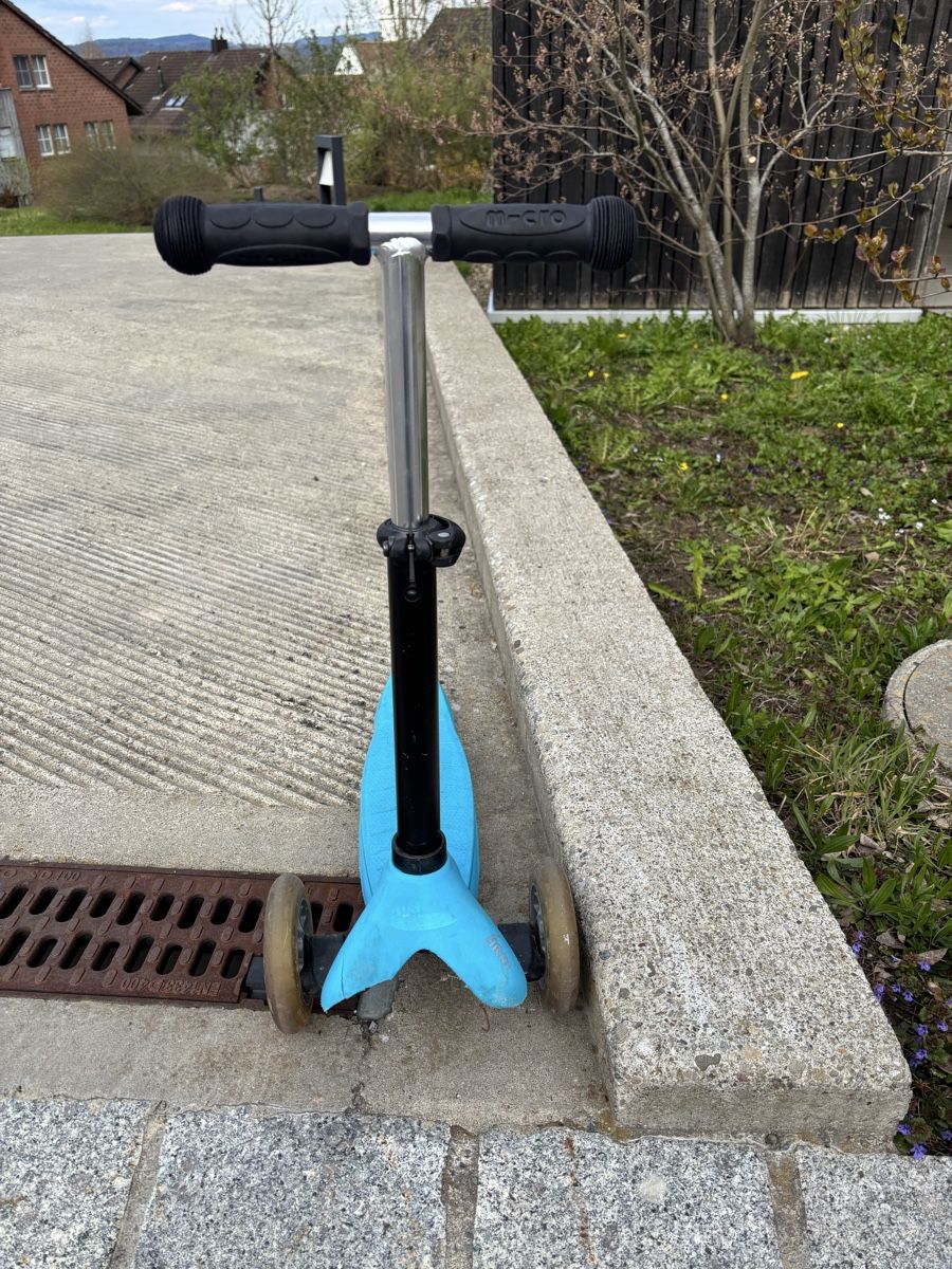 Micro Veicoli per bambini: Micro Mini Micro Kickboard Roller, Top Zustand, Blau! – Usato da Maur venduto da Sale_inthe_city 1