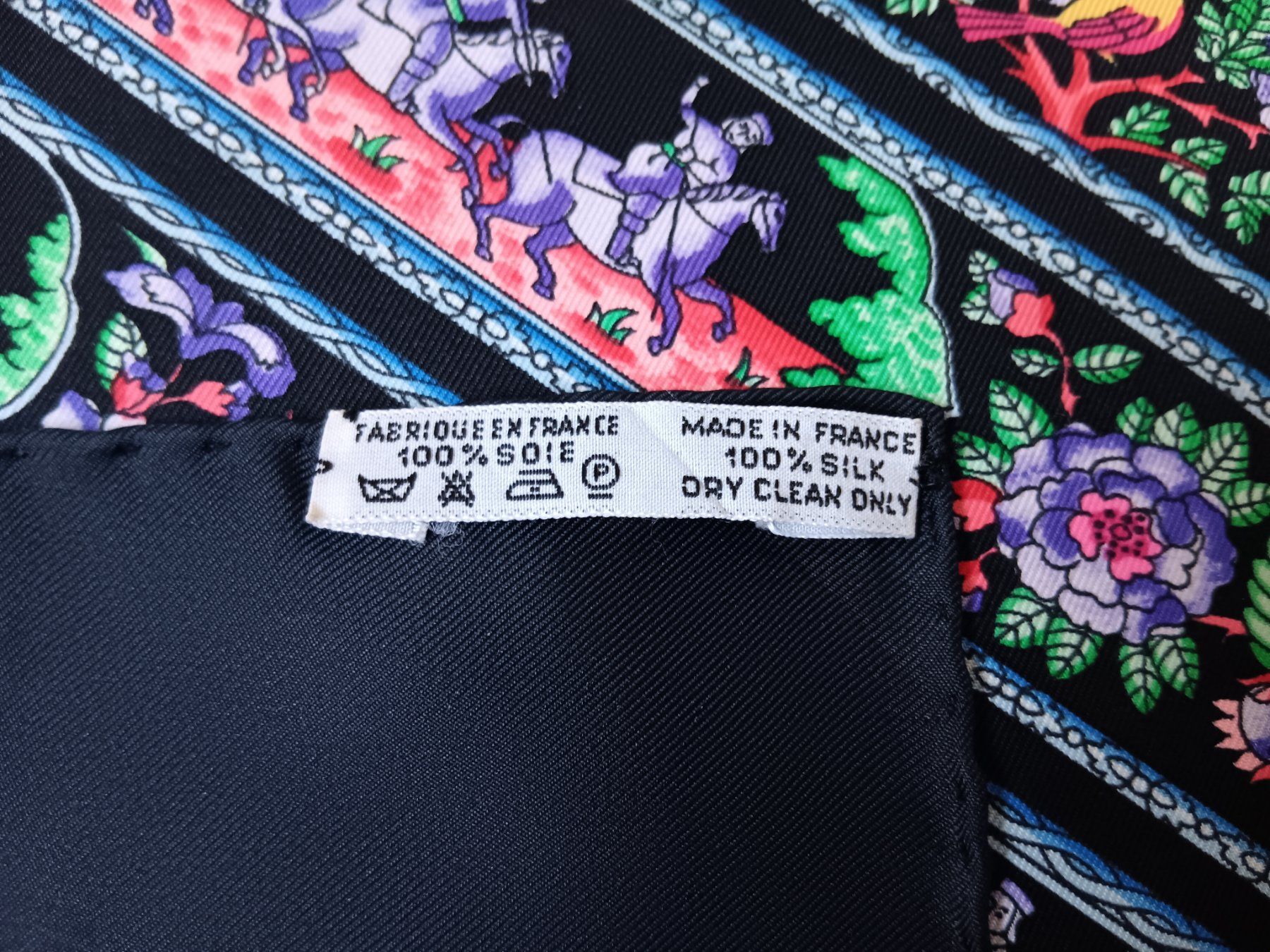 Hermès Foulard & Sciarpe: HERMES "QALAMDAN" CARRE 90 CM – Usato da Cossonay-Ville venduto da Les_1001_perles 9