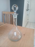 Carafe vintage en verre avec bouchon décoratif, élégante