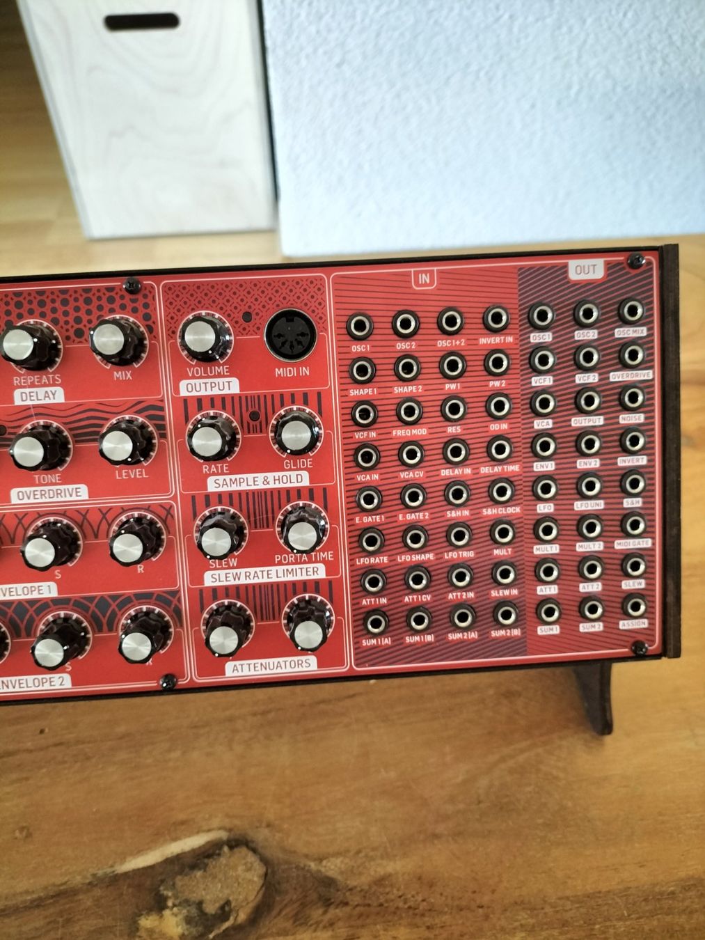 Behringer Strumenti musicali: Synthesizer Behringer Neutron analog – Usato da Olten venduto da LarryRampage 2