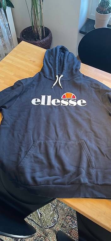 Pullover & Sweatshirts: Ellesse Pullover Hoodie XL – Gebraucht aus Basel von pskb24