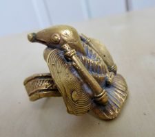 Fingerring / Schmuckring der Ashanti mit Vogelmotiv / Ghana
