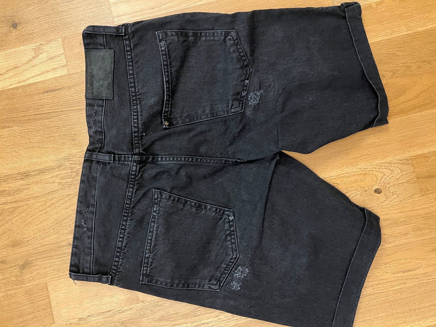 H&M Pantaloni: Schwarze Jeans-Shorts – Usato da Altendorf venduto da wqv_97 5