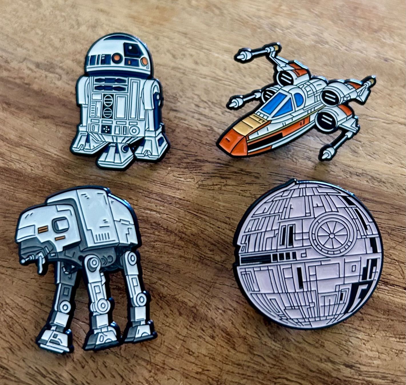 Plaketten & Abzeichen: 4x Pin Star Wars – Neu und originalverpackt aus Geneve von vane267